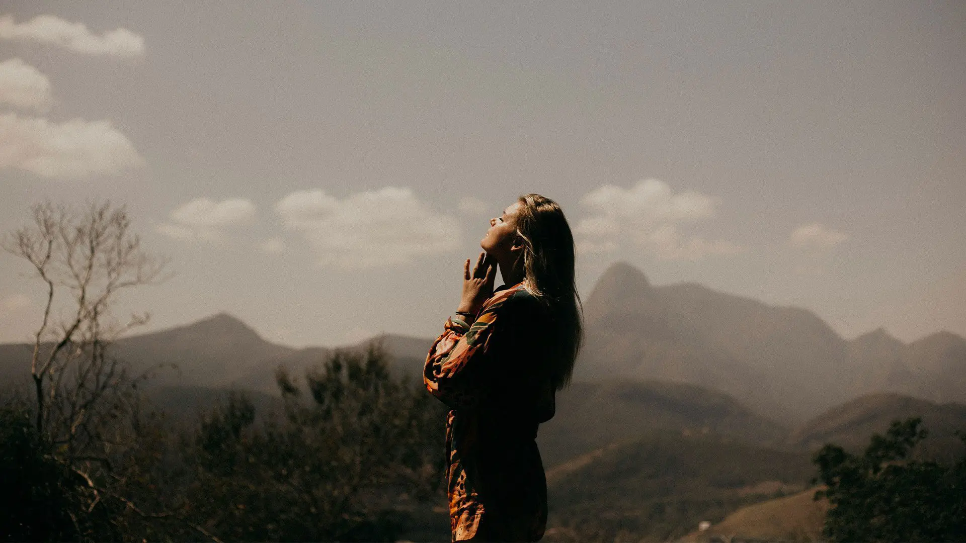 Addiction Recovery Nashville | woman on mountain